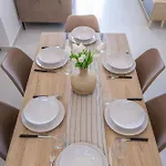 Sea-side Escape In - Sleeps 6 * Слима