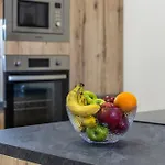 Sea-side Escape In - Sleeps 6 * Слима