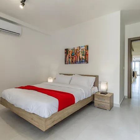 Sea-side Escape In - Sleeps 6 * Sliema