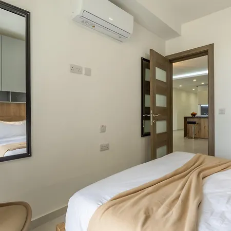 Sea-side Escape In - Sleeps 6 Sliema