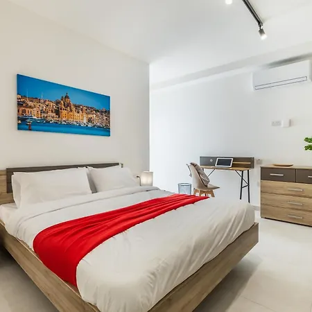 Sea-side Escape In - Sleeps 6 * Sliema