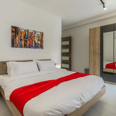 Sea-side Escape In - Sleeps 6 Daire Sliema