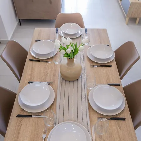 Sea-side Escape In - Sleeps 6 * Sliema