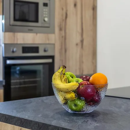 Sea-side Escape In - Sleeps 6 * Sliema