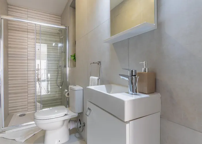 Sea-side Escape In - Sleeps 6 * سليمة