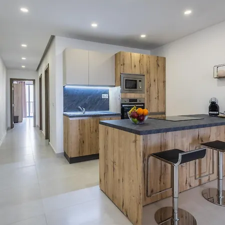 Sea-side Escape In - Sleeps 6 * 斯利马