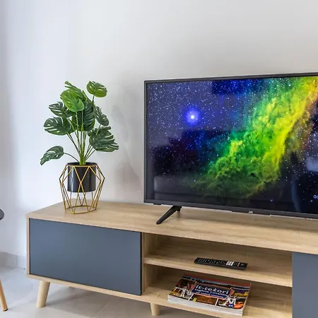 דירה Sea-side Escape In - Sleeps 6 סליאמה